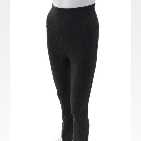 Lululemon Groove Flared leggings in Segment Emboss Black Size 0 - Picture 3 of 5